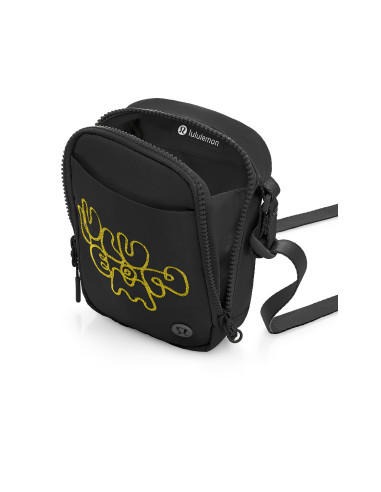 LULU LEMON Easy Access Crossbody Negro